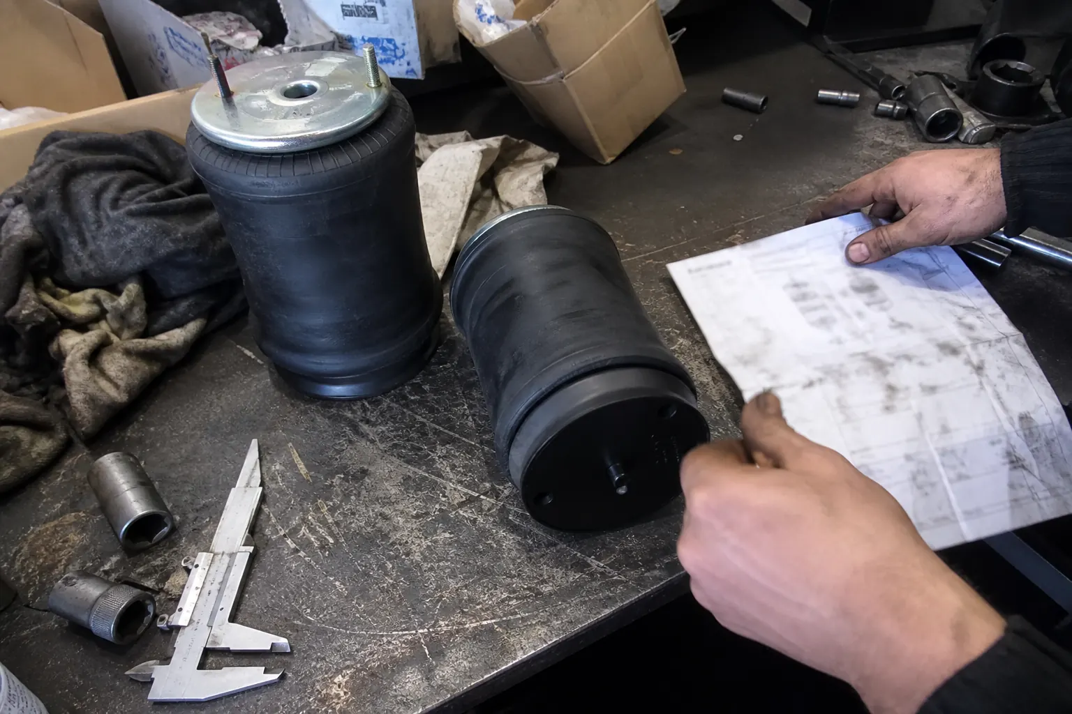 Buyer checking left and right aftermarket air suspension parts against vehicle records